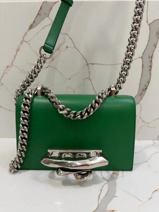 Alexander McQueen Green Leather Shoulder Bag with Silver Knuckle Handle - Picture 2 of 7